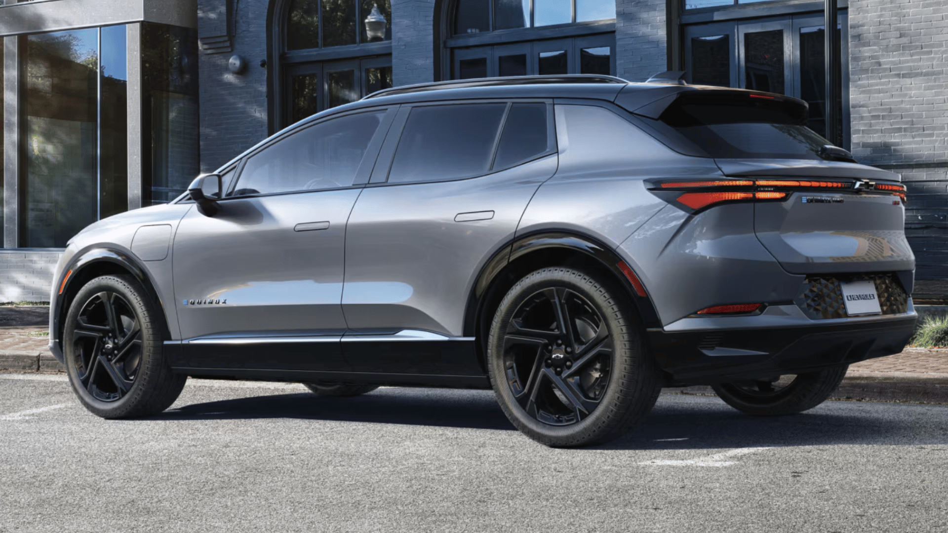 Side View of the 2025 Chevrolet Equinox EV