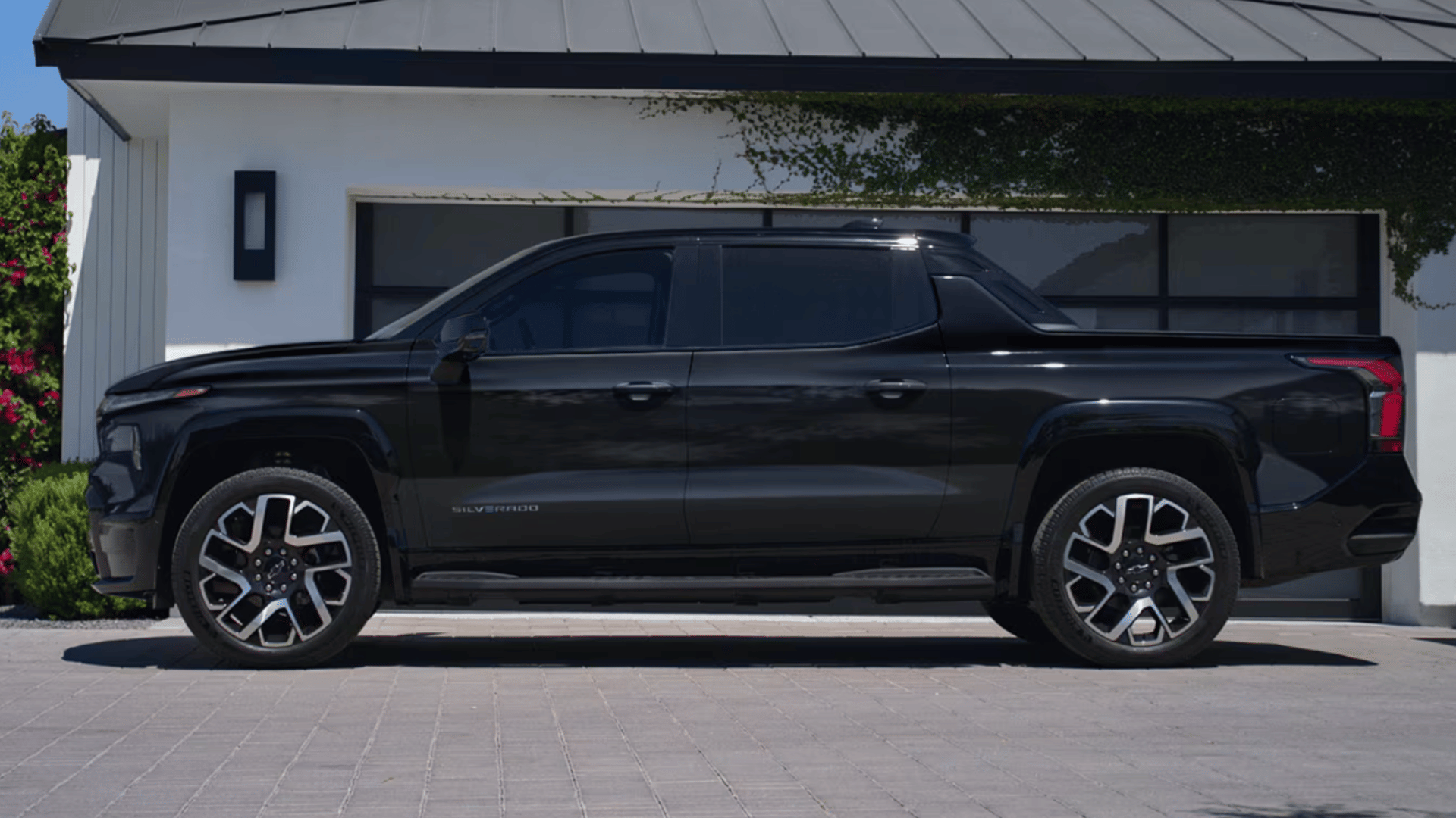 Side View of the 2025 Chevrolet Silverado EV